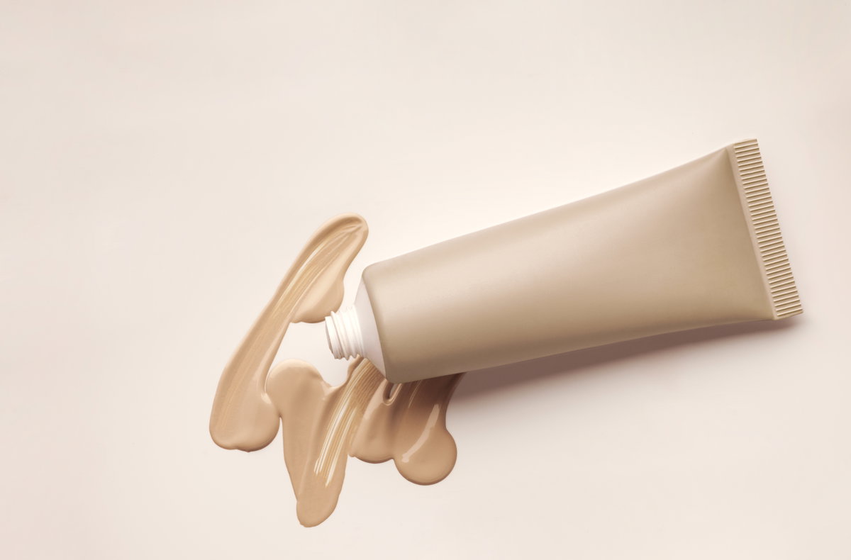 Tube mit getönter Sonnencreme