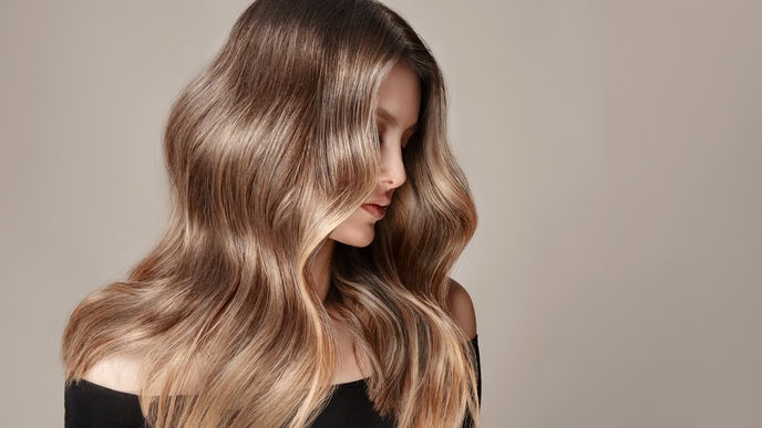 Glossing: Die pflegende Glanz- und Farbauffrischung für deine Haare