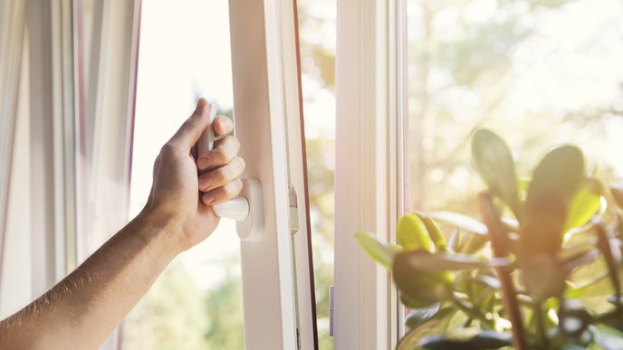 Fenster zu! Daran erkennst du, wie lange du wirklich lüften solltest
