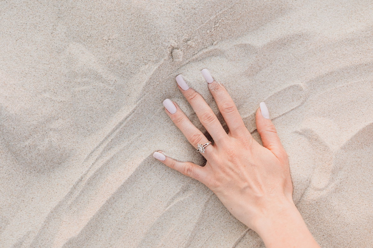 Nägel in Sand