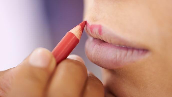 Volle Lippen schminken: Schritt-für-Schritt-Anleitung für einen Schmollmund