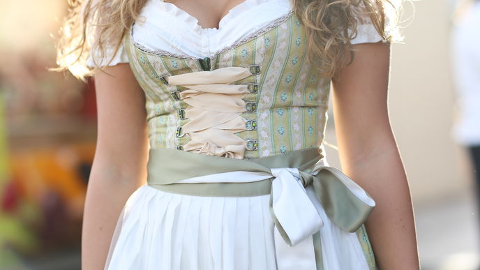 Die schönsten Dirndl unter 100 Euro für das Oktoberfest 