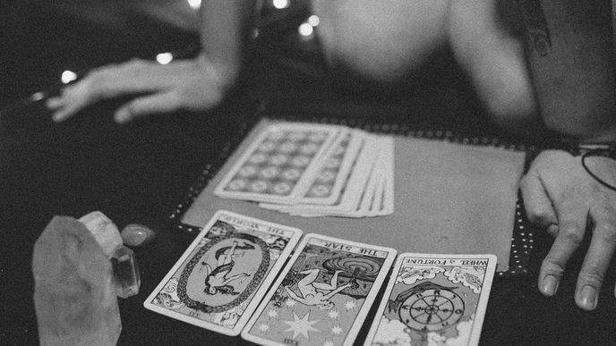 Tarot für Anfänger: Die Grundlagen, Legemuster und Bedeutungen zum Kartenlegen