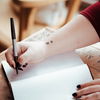Semikolon Tattoo: Diese Bedeutung steckt hinter dem Motiv