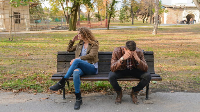 5 Anzeichen, dass dein Date noch auf seine oder seinen Ex steht