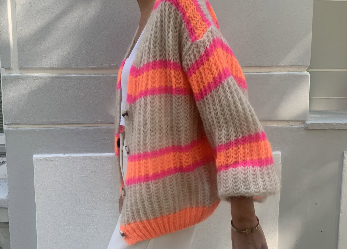 Strickjacke in Orange Pink und Beige
