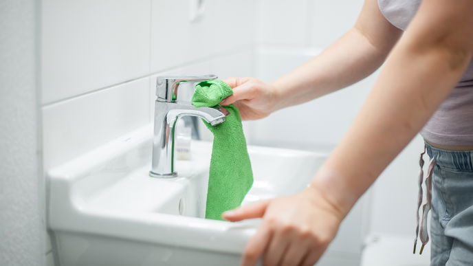 Halt stop! Bevor du dein Badezimmer putzt, solltest du DAS machen, um Zeit zu sparen