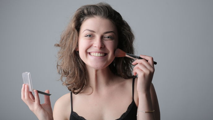 Beauty-Trend 2022: 3 Beauty-Tricks, die dich sofort jünger wirken lassen