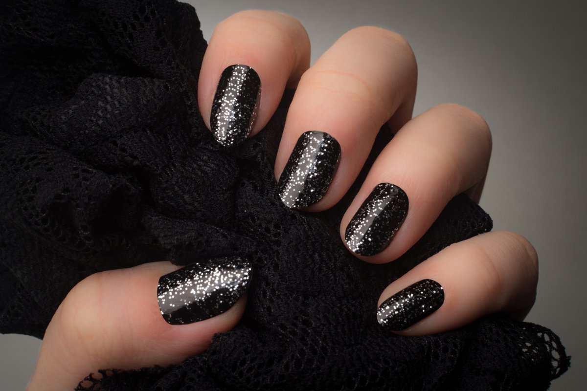 Nagellack-Trend Blackout Nails