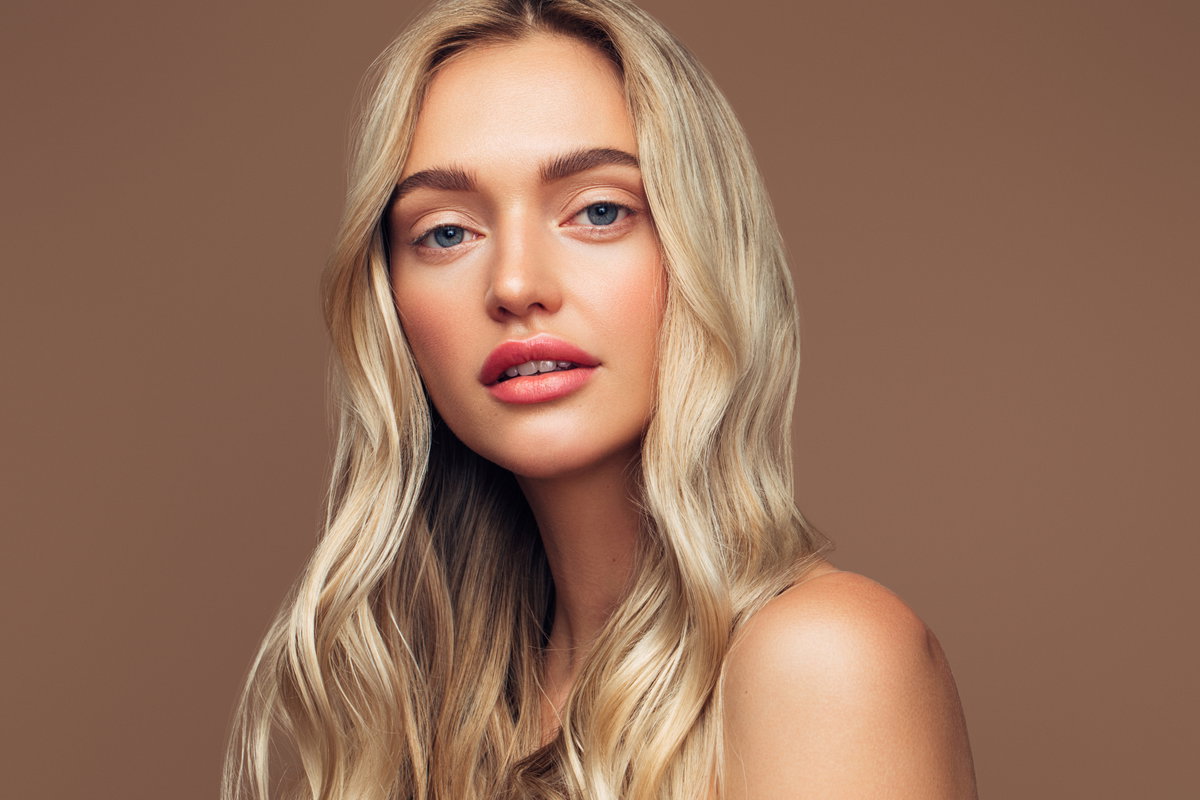 Frau mit blonden Haaren
