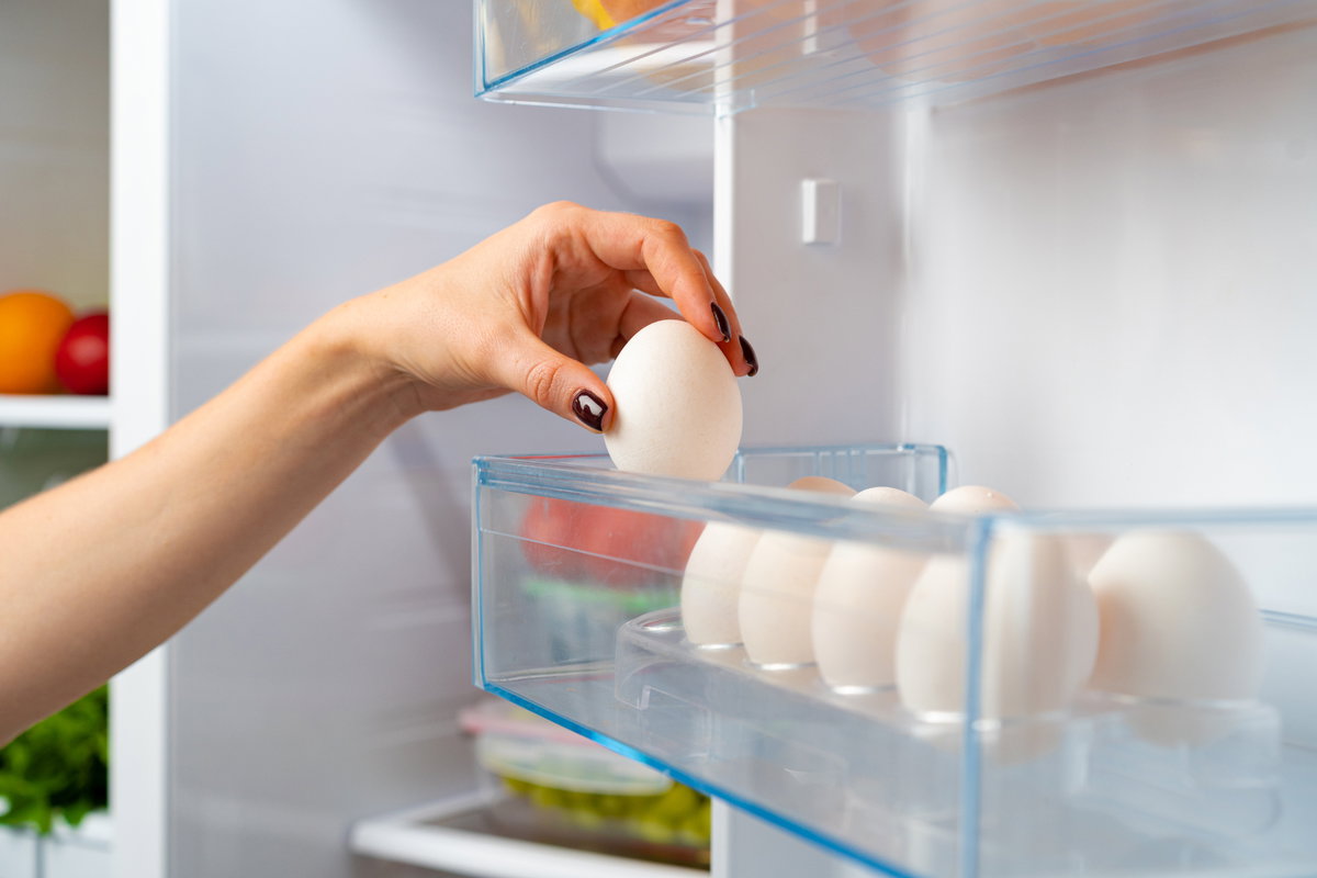 Eier in der Kühlschranktür