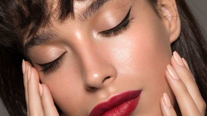 Beauty-Trend 2022: So hilft dir deine Wimpernzange, den perfekten Lidstrich zu ziehen