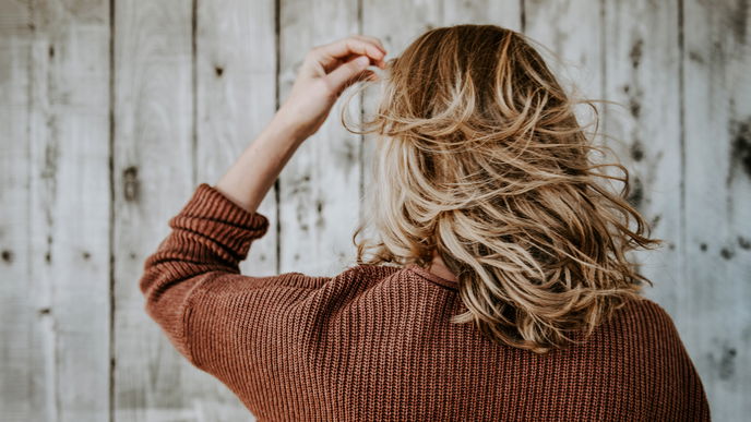 Dieser TikTok-Trend mit Rosmarinwasser lässt deine Haare schneller wachsen 