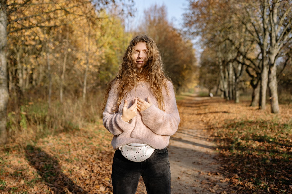 Frau im Wald