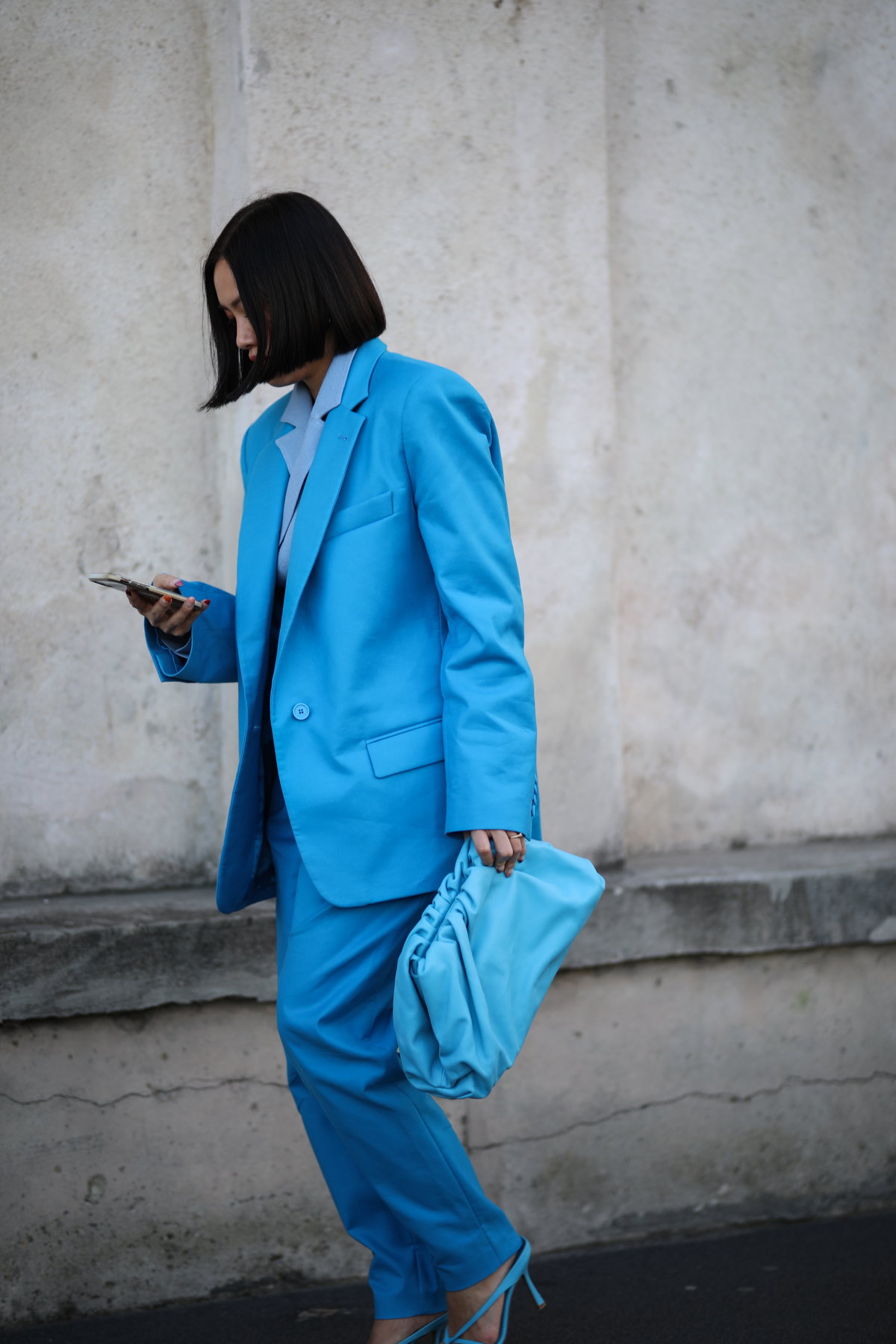 Tiffany Hsu trägt den Sharp Bob