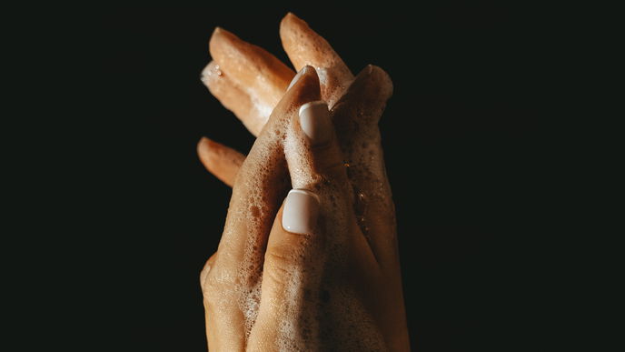 Handpeeling: So bleiben deine Hände auch in der kalten Jahreszeit weich und geschmeidig