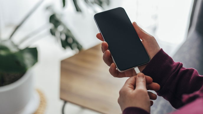Stromsparen: Darf ich mein Handy auf der Arbeit laden?