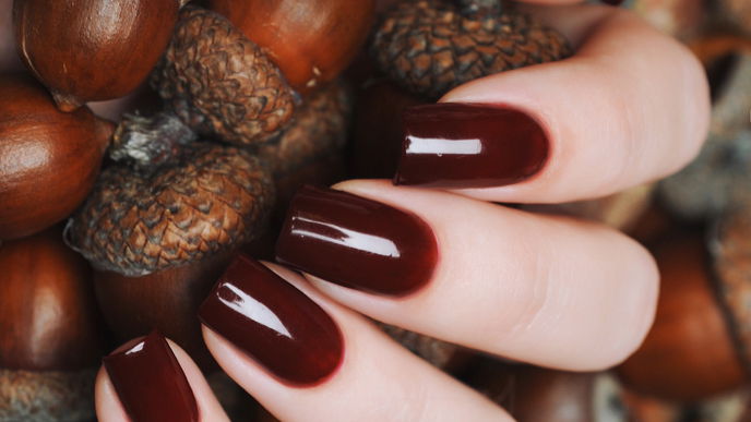 Nagel-Trend 2022: Mit diesem Top Coat aus der Drogerie für unter 8 Euro hält dein Nagellack ewig