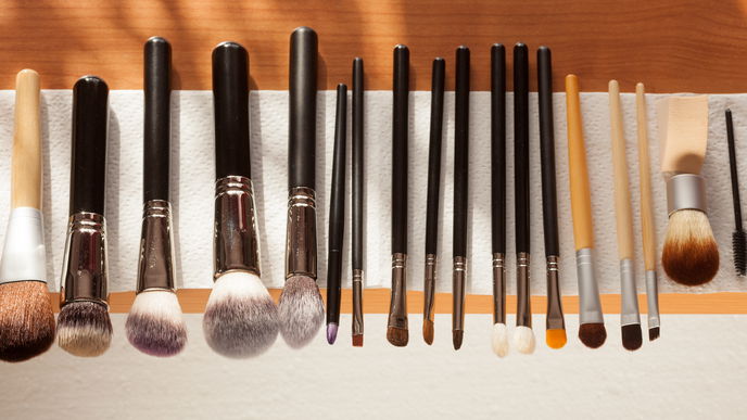 So oft solltest du deine Make-up-Pinsel reinigen – die meisten machen es zu selten!