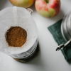 Aus diesem Grund solltest du Kaffeesatz niemals in den Mülleimer werfen