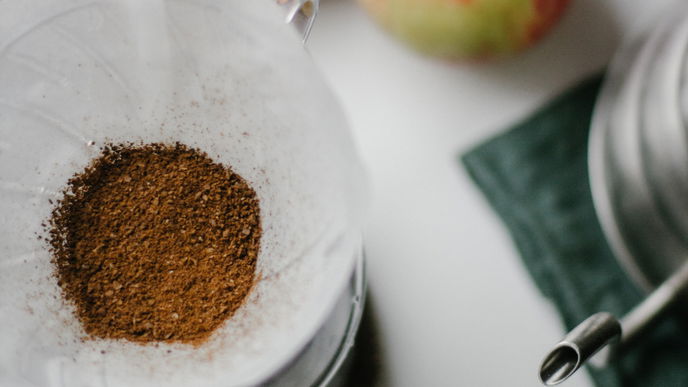 Aus diesem Grund solltest du Kaffeesatz niemals in den Mülleimer werfen