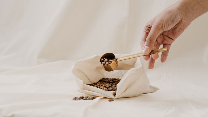Wäsche waschen: Kaffee in die Waschmaschine geben - Diesen Effekt hat er auf deine Kleidung