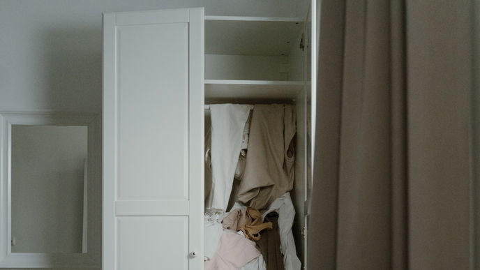 Kleiderschrank aufräumen: Diese 5 Tipps helfen beim Organisieren