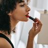 Dieser Lippenstift geht aktuell auf TikTok viral und wir müssen ihn haben