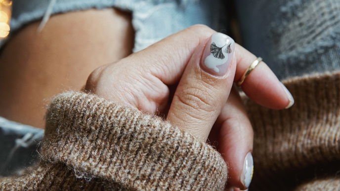 Nagel-Trend 2022: Nageltattoos sind im Herbst angesagt! So trägst du sie richtig auf