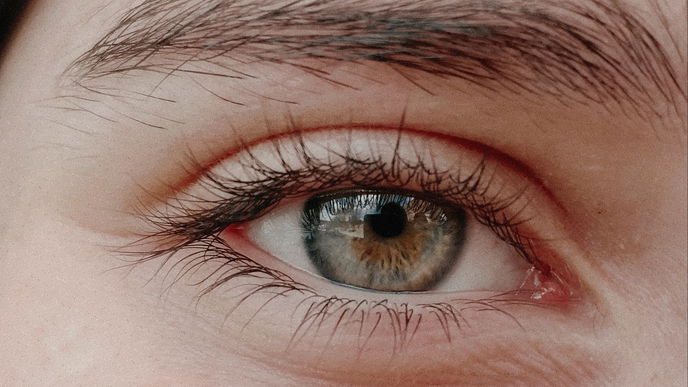 Beauty-Trend 2022: Diese Mascara unter 15 Euro schenkt deinen Wimpern Volumen und lässt sie gleichzeitig wachsen