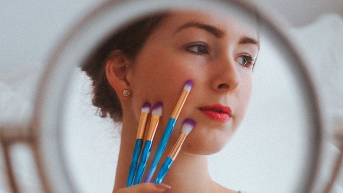 Beauty-Trend 2022: Mit diesem Schmink-Hack sparst du bares Geld