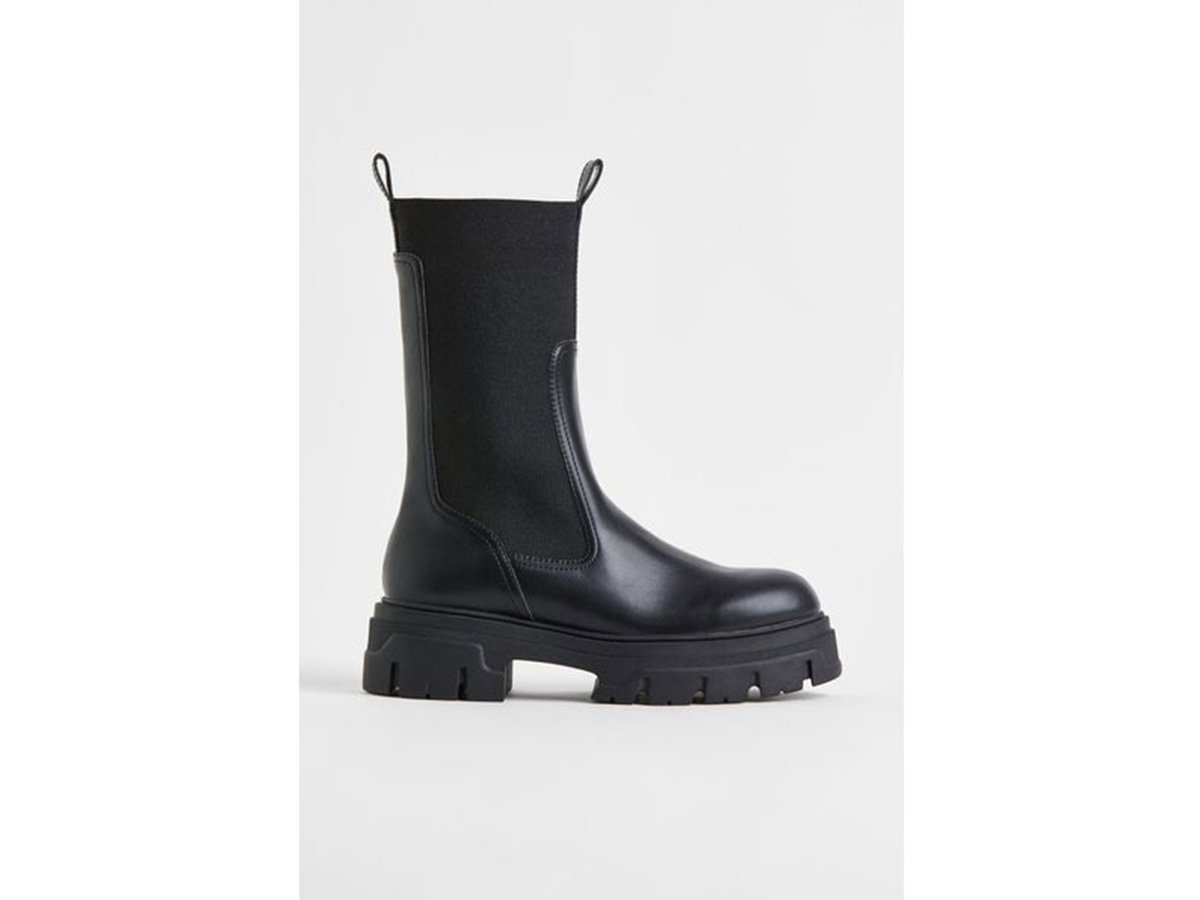 Wadenhohe Stiefel in Schwarz
