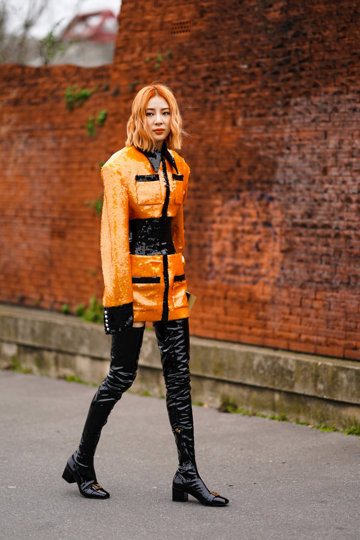 Frau mit orangenen Haaren
