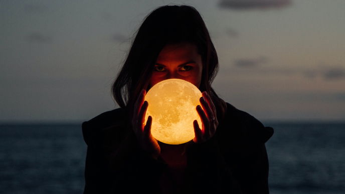 Vollmond-Vibes! 3 Sternzeichen erleben gerade eine riesige Überraschung