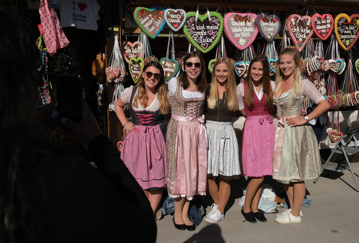 Frauen auf der Wiesn