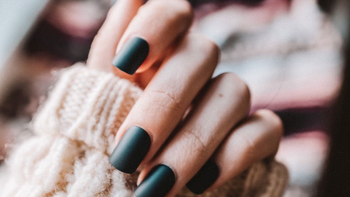 Weihnachtsnägel: Diese Nagellackfarben sind im Winter 2023 angesagt