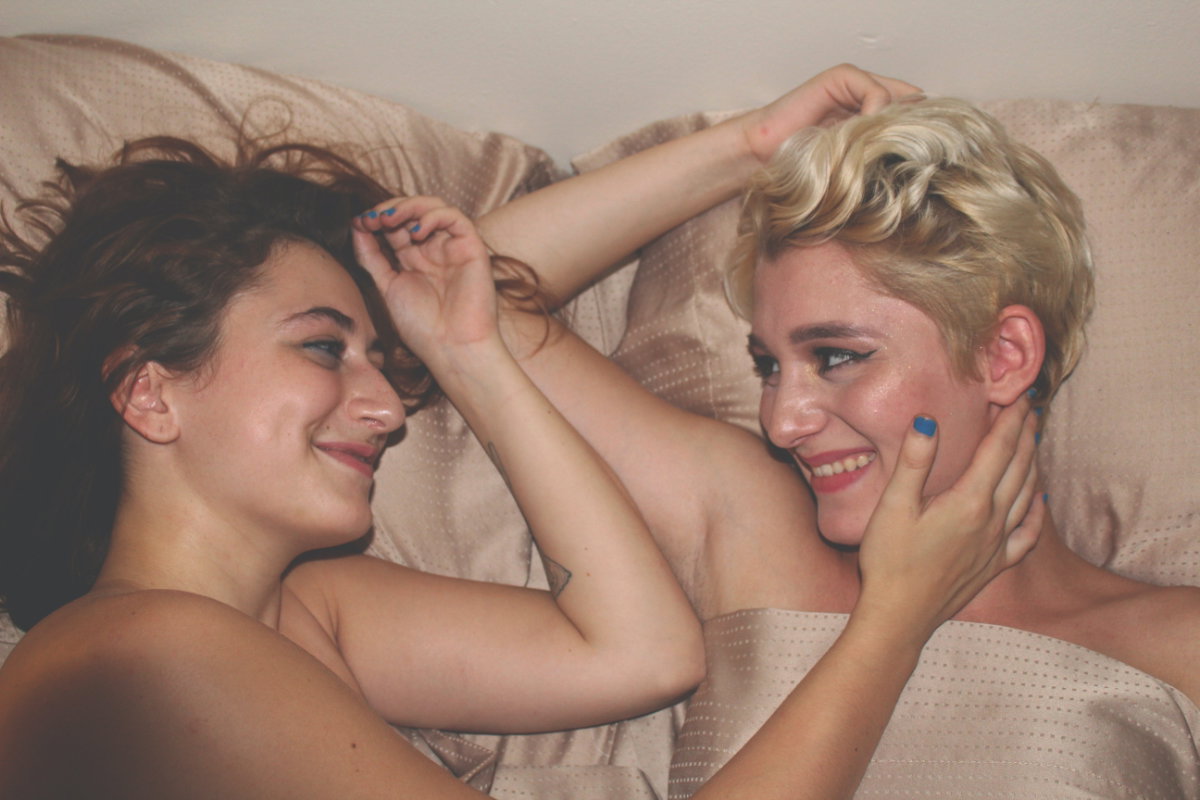 Zwei Frauen im Bett