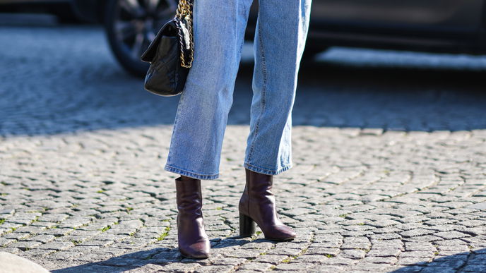 Herbstmode Trends 2022: Cropped Jeans werden nur noch in diesen 2 Kombinationen gestylt