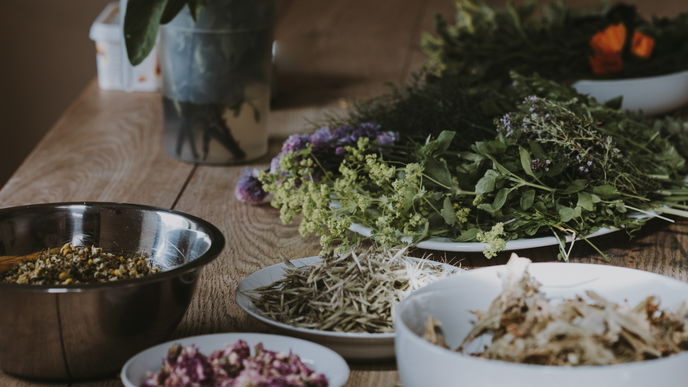 Erkältungsbad selber machen: 3 Rezepte, die Linderung verschaffen können