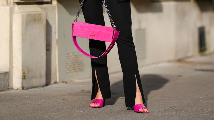 Herbst-Trend 2022: "Flared Leggings" sind zurück! SO müssen sie jetzt aussehen