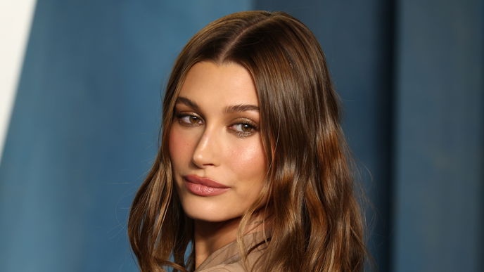 Hailey Bieber lüftet ihr Beauty-Geheimnis! "Underpainting" lautet das Zauberwort