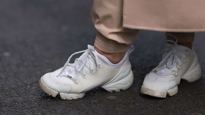 Trend-Alarm! Diesen beigen Sneaker von Zara möchten jetzt alle tragen!