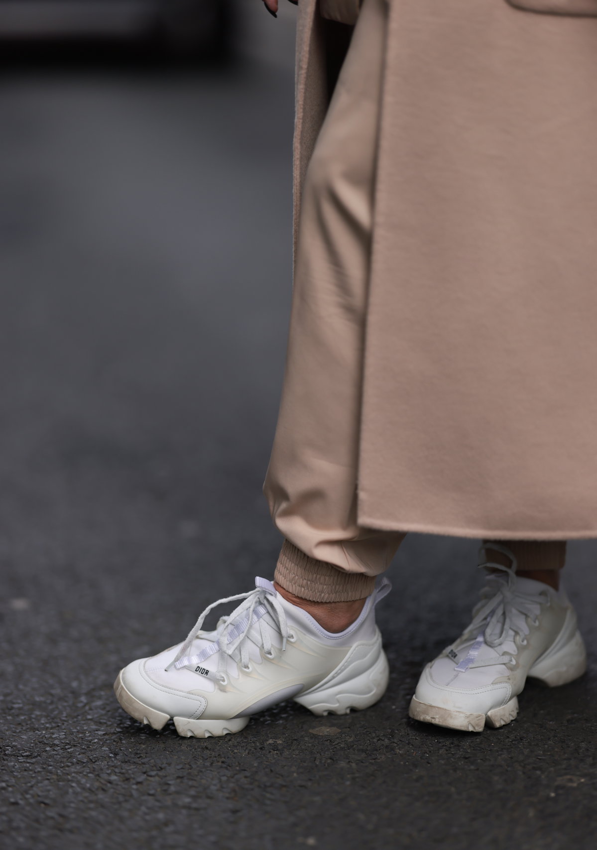 Weiße Sneaker