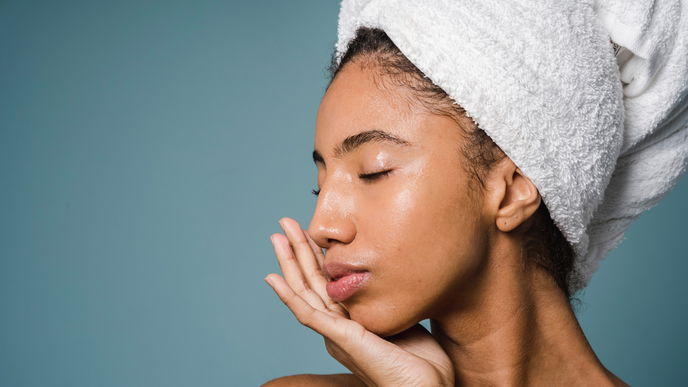 Haarpflege: Darum solltest du deine Haare nicht im Turban trocknen