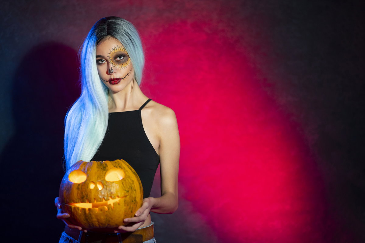 Frau mit Halloween Make up