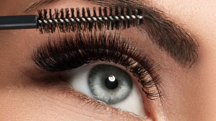 Traumhafter Augenaufschlag dank "Mascara Cocktailing"! So funktioniert der Beauty-Trend 2026