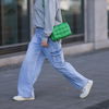 Winter-Trend 2022: Dieser Jeans-Schnitt lässt dich schick und lässig zugleich aussehen