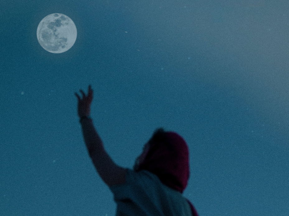 Frau und Mond