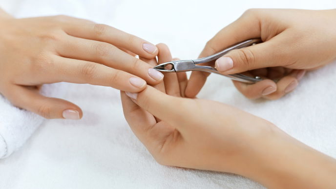 Vorsicht! Diese 3 Fehler beim Nagelschneiden machen deine Nägel kaputt