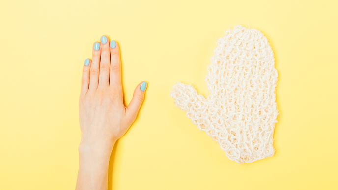 Peelinghandschuh: Mit diesem Beauty-Tool bekommst du zarte, weiche Haut